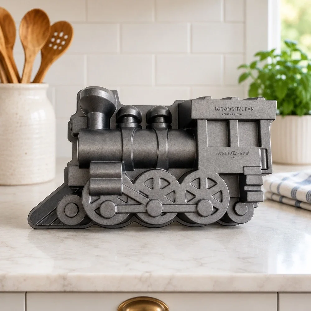 Nordic Ware Locomotive Pan 9 Cup‎ Cast Aluminum Train Cake Mold Made in USA Gray